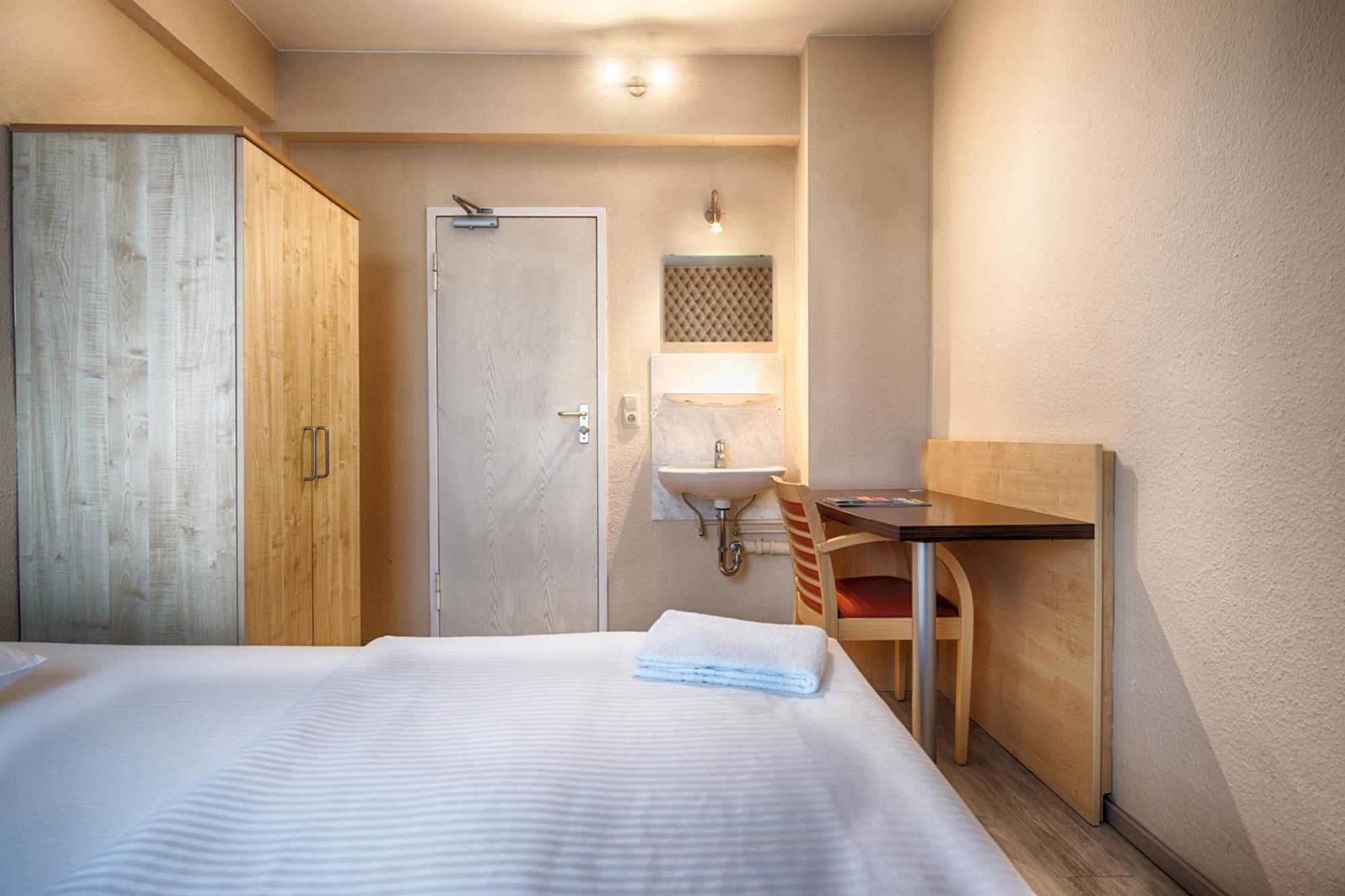 Economy Twin Room
